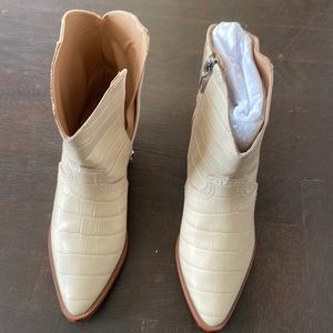 SCHULTZ OCEANNIA EGG SHELL WIDE CROC COWBOY BOOTS SZ 5.5